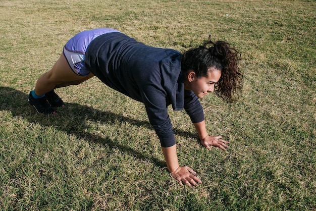 Exercising while grounding helps to produce the right oxygen for your body. Exercising while grounding helps to produce the right oxygen for your body.
