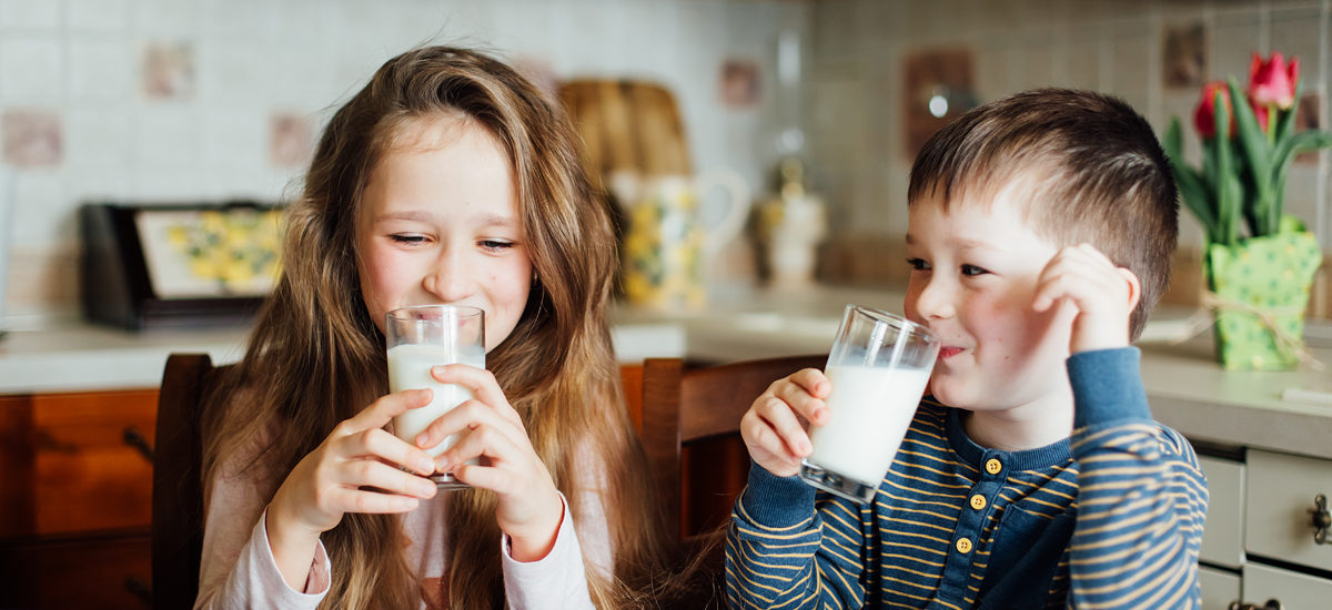 Children drinking raw milk.