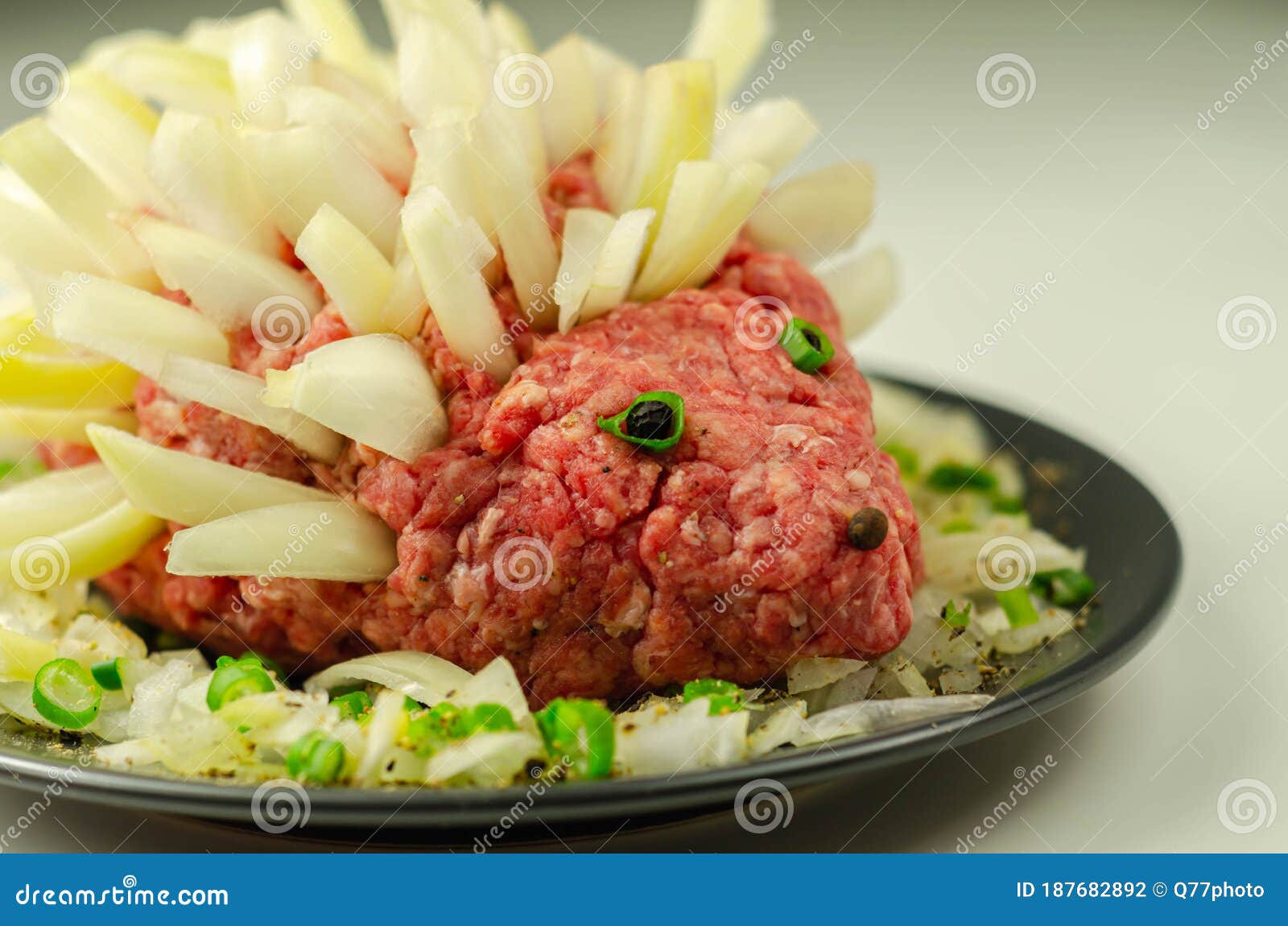 Mett is also formed into a hedgehog.