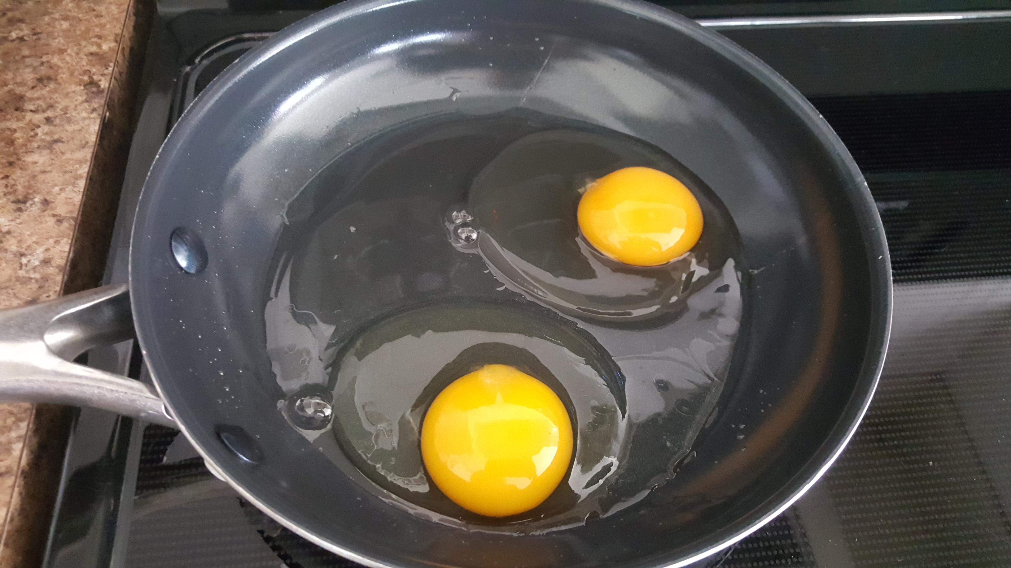 Non-denatured and non-coagulated egg whites.