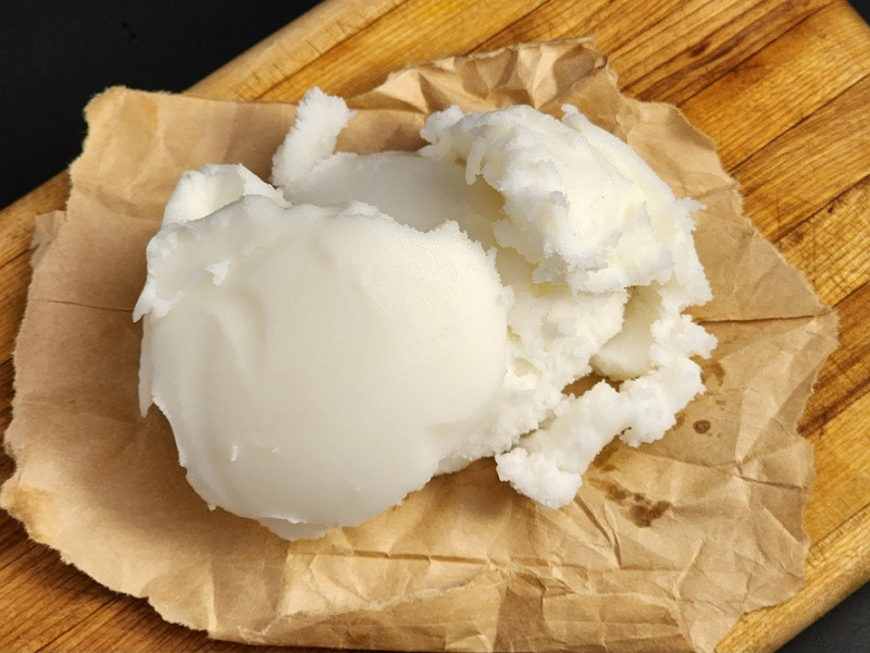 Pastured pork lard comes with fat-soluble vitamins.