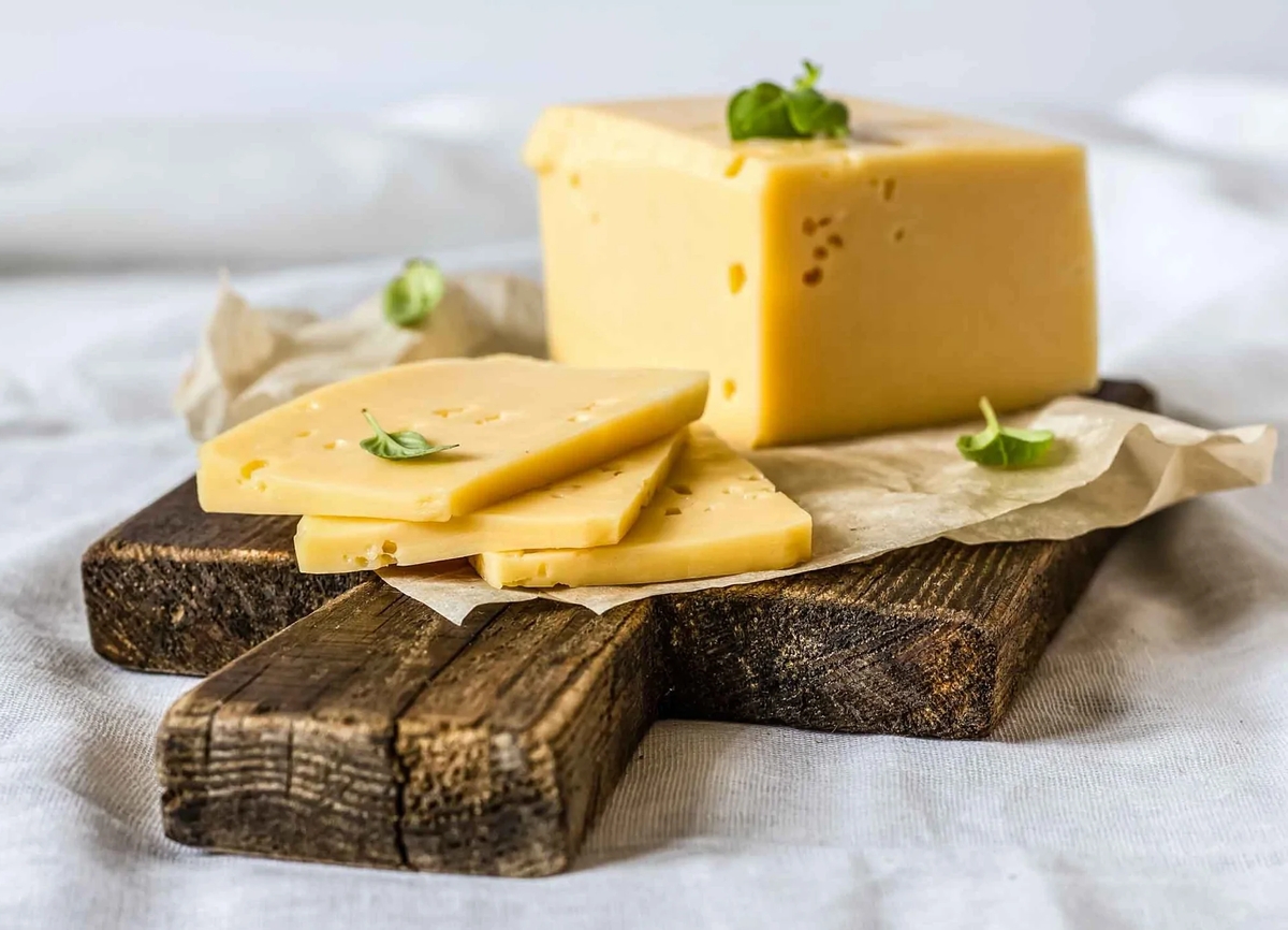 Raw hard cheese has the MK-4 form and the bacterial form of vitamin K2. Raw hard cheese has the MK-4 form and the bacterial form of vitamin K2.